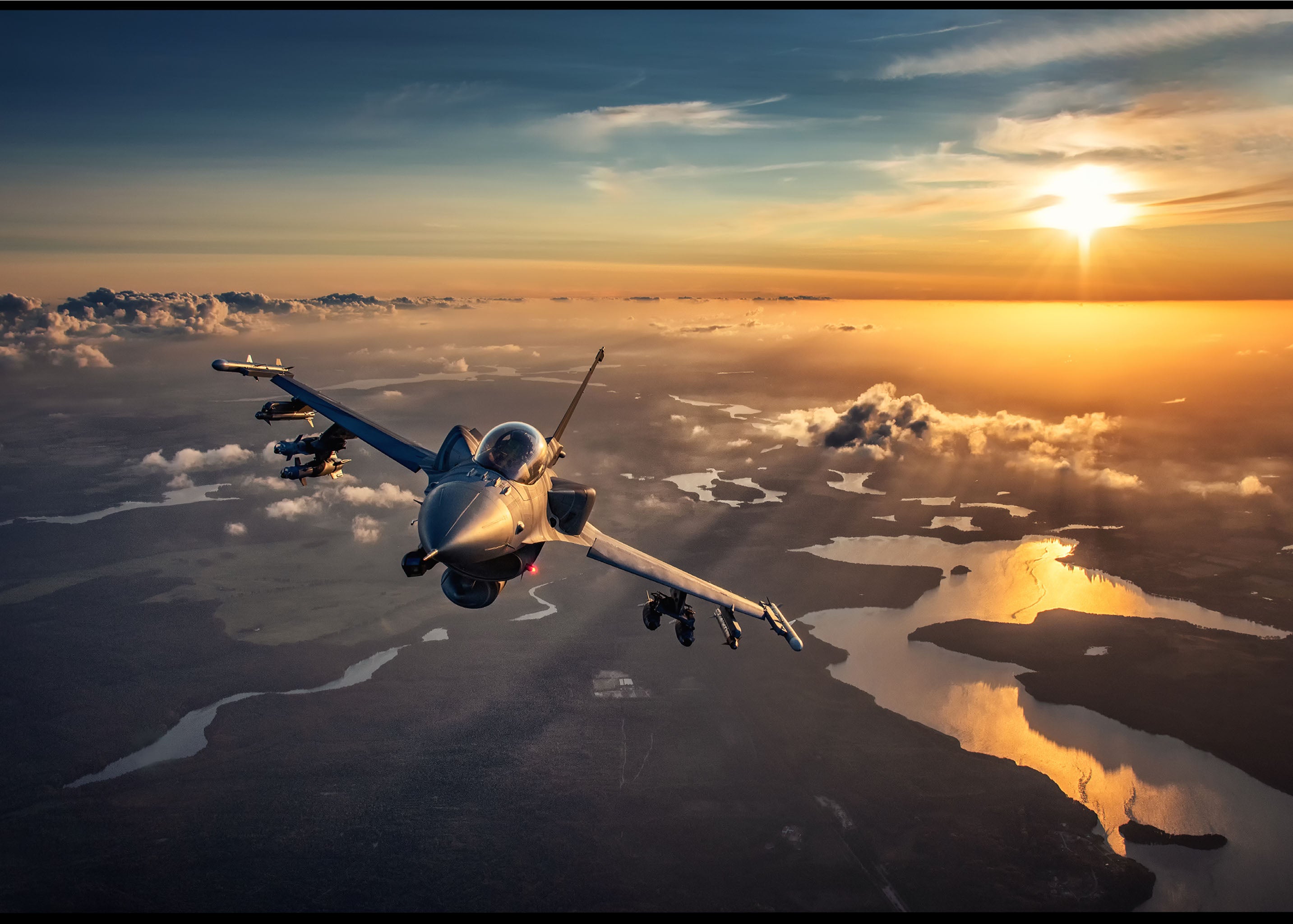 F-16 na tle zachodzącego Słońca - panorama